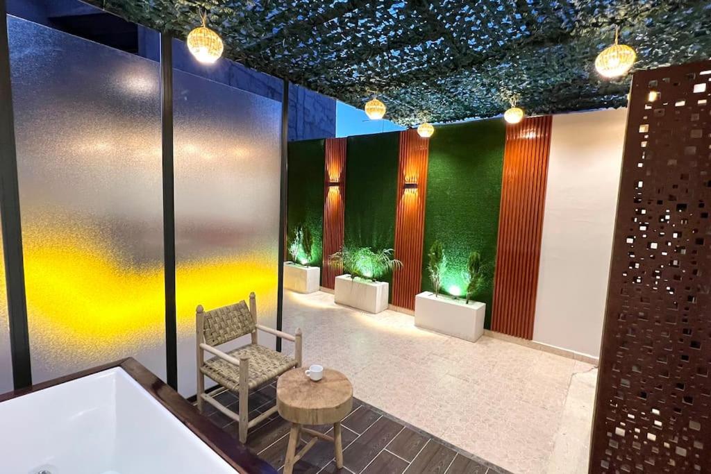 Luxury Marrakech Stay with private Jacuzzi & Terrace - Guèliz view 3