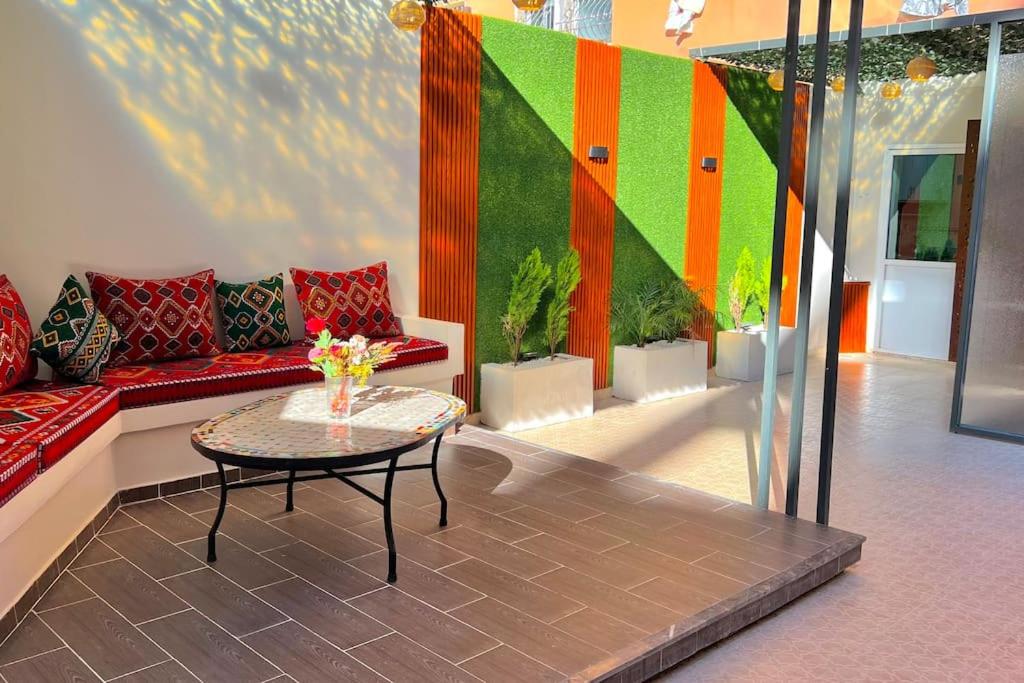 Luxury Marrakech Stay with private Jacuzzi & Terrace - Guèliz view 2