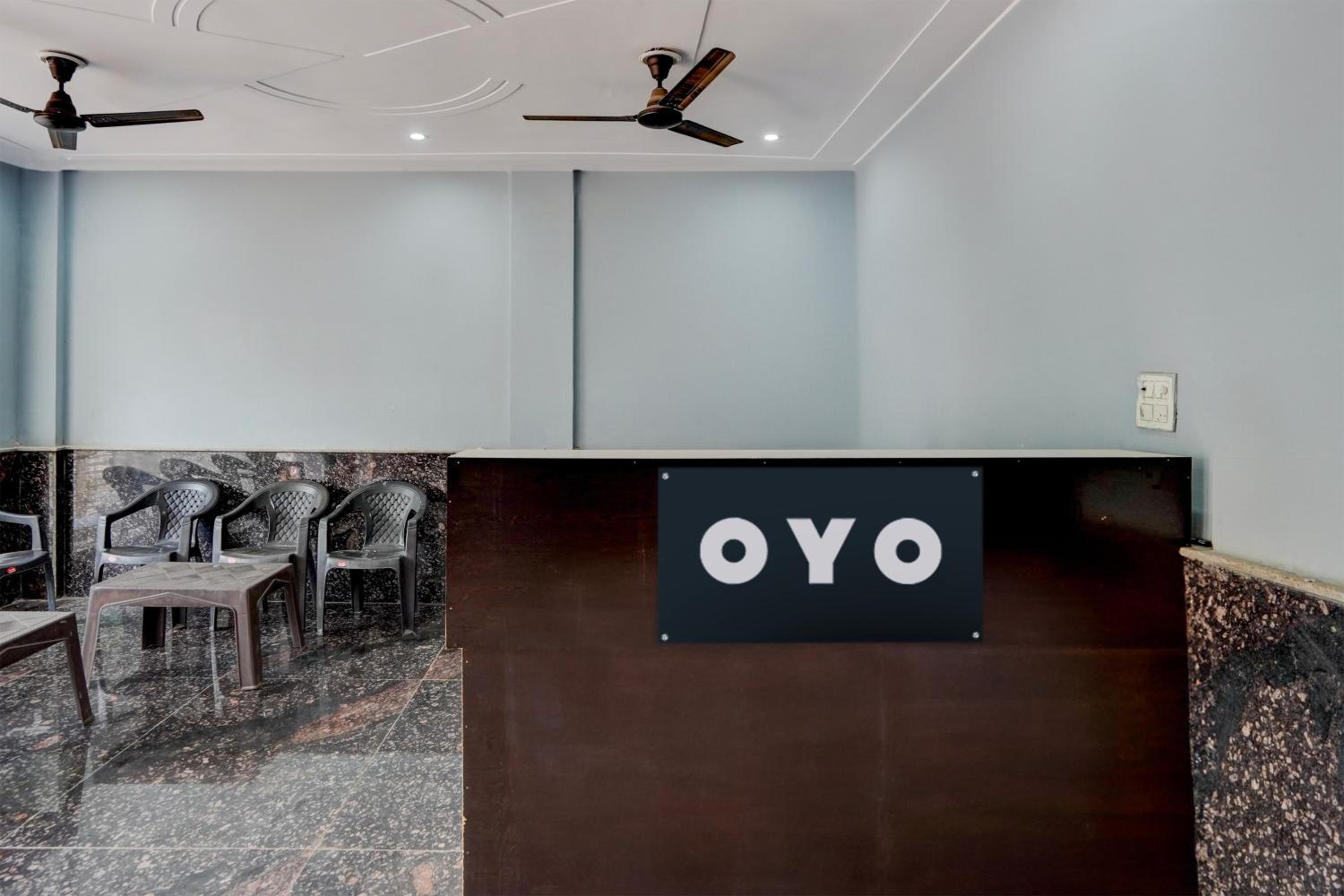 Lobby & Reception