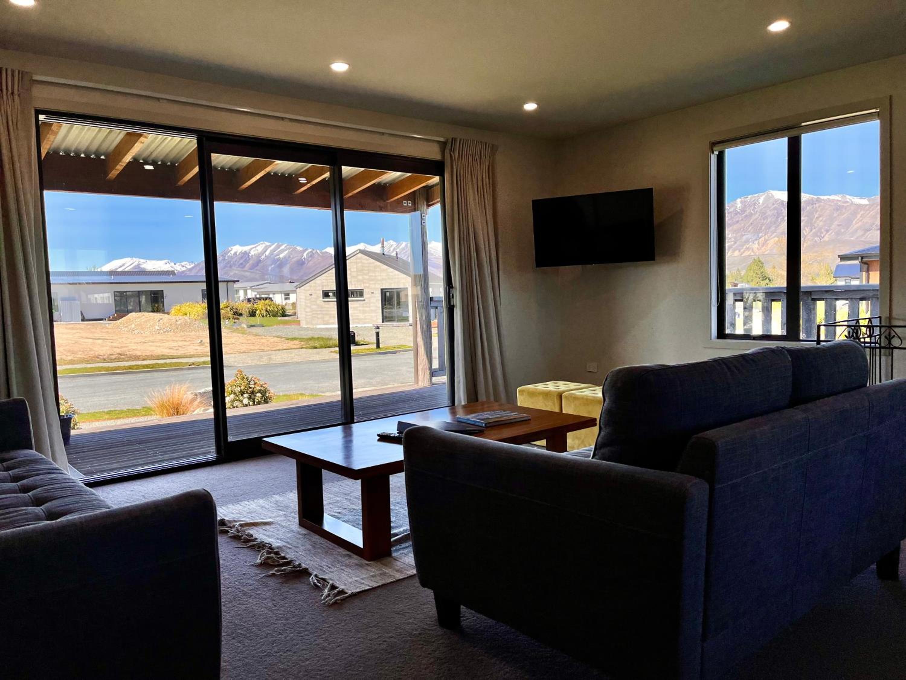 Hazel's House - Lake Tekapo view 3