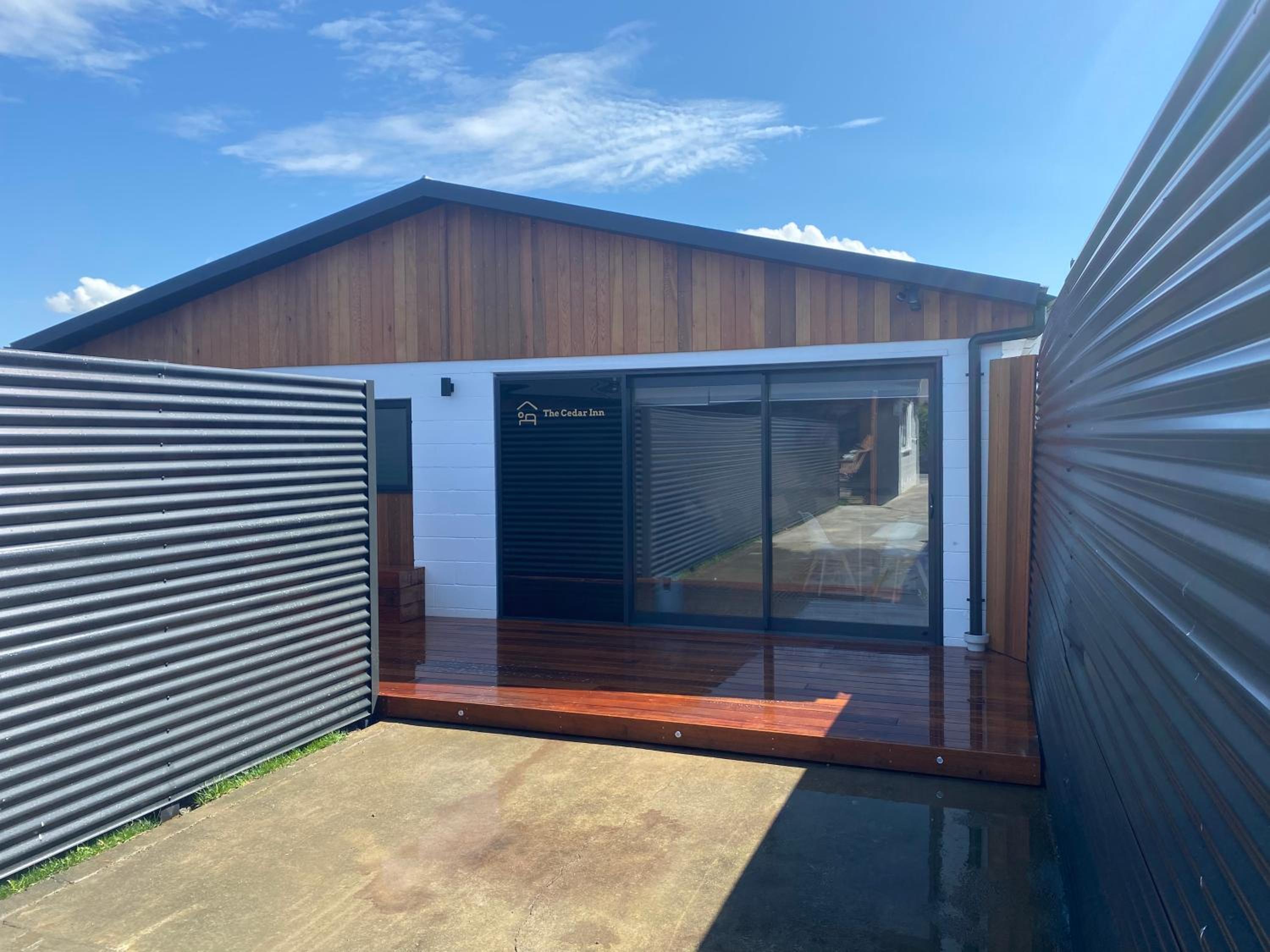 Hotel The Cedar Inn - Image 1