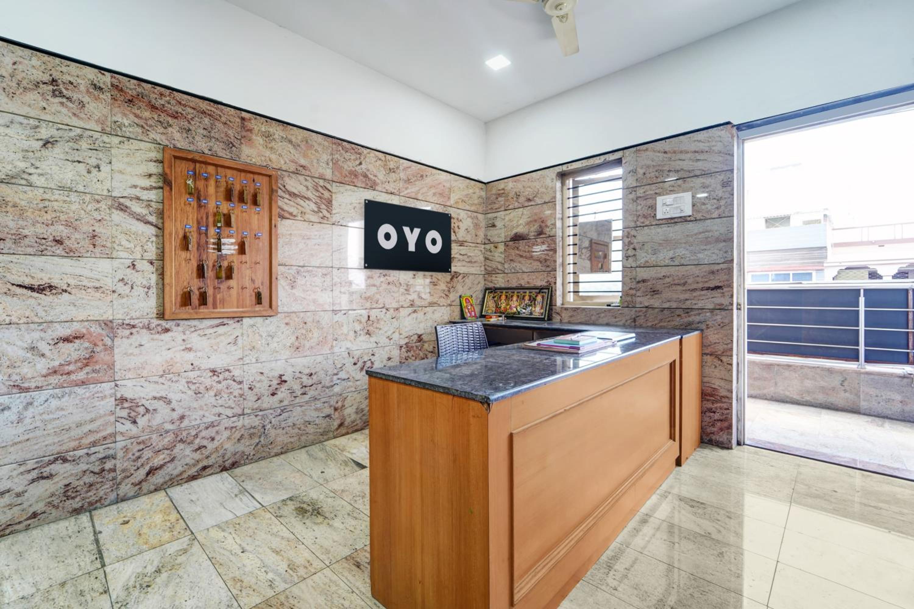 Lobby & Reception