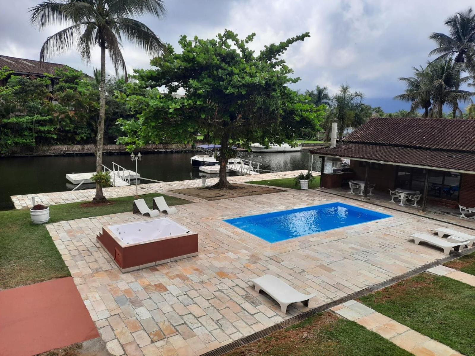 Casa na Marina com piscina churrasqueira e píer