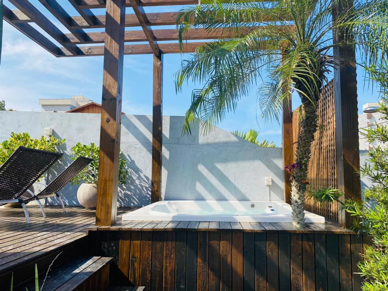 Residencial com Piscina e Jacuzzi com vista para a Natureza