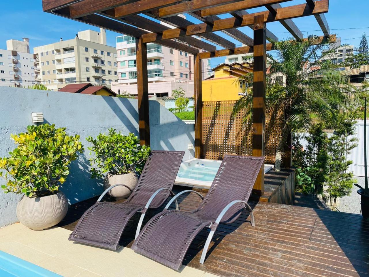 Residencial com Piscina e Jacuzzi com vista para a Natureza