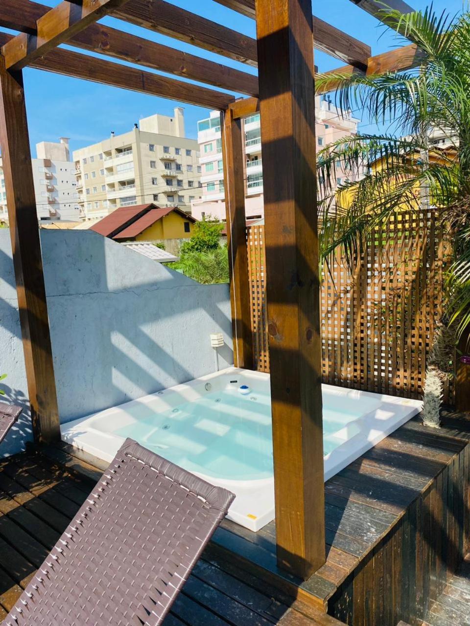Residencial com Piscina e Jacuzzi com vista para a Natureza