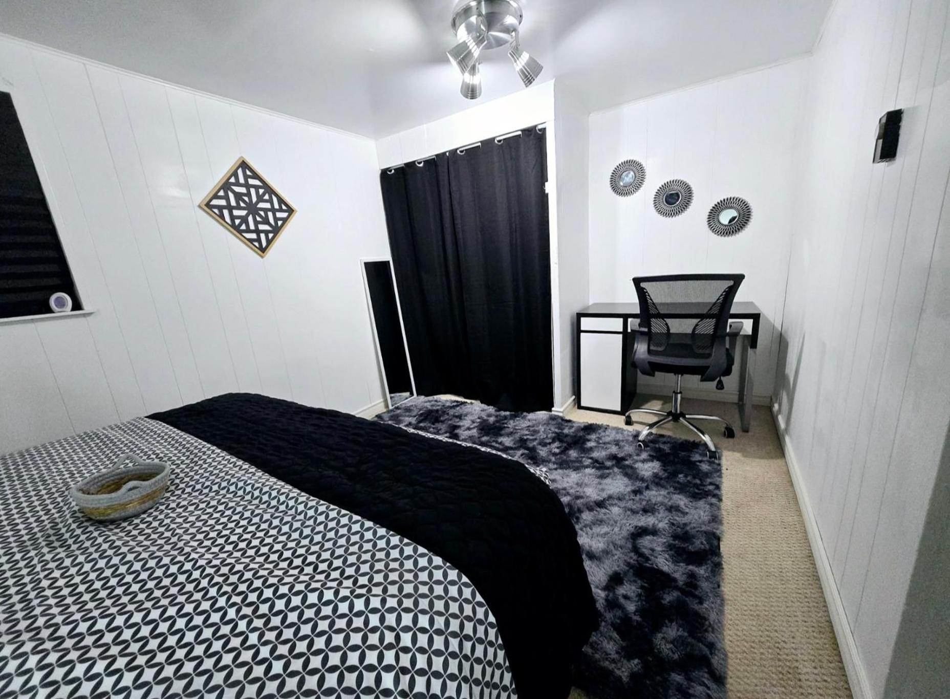 Private Cozy 1Br Basement Suite Perfect for Couple! With Date Bar for 2! Self Check-in, Private Parking