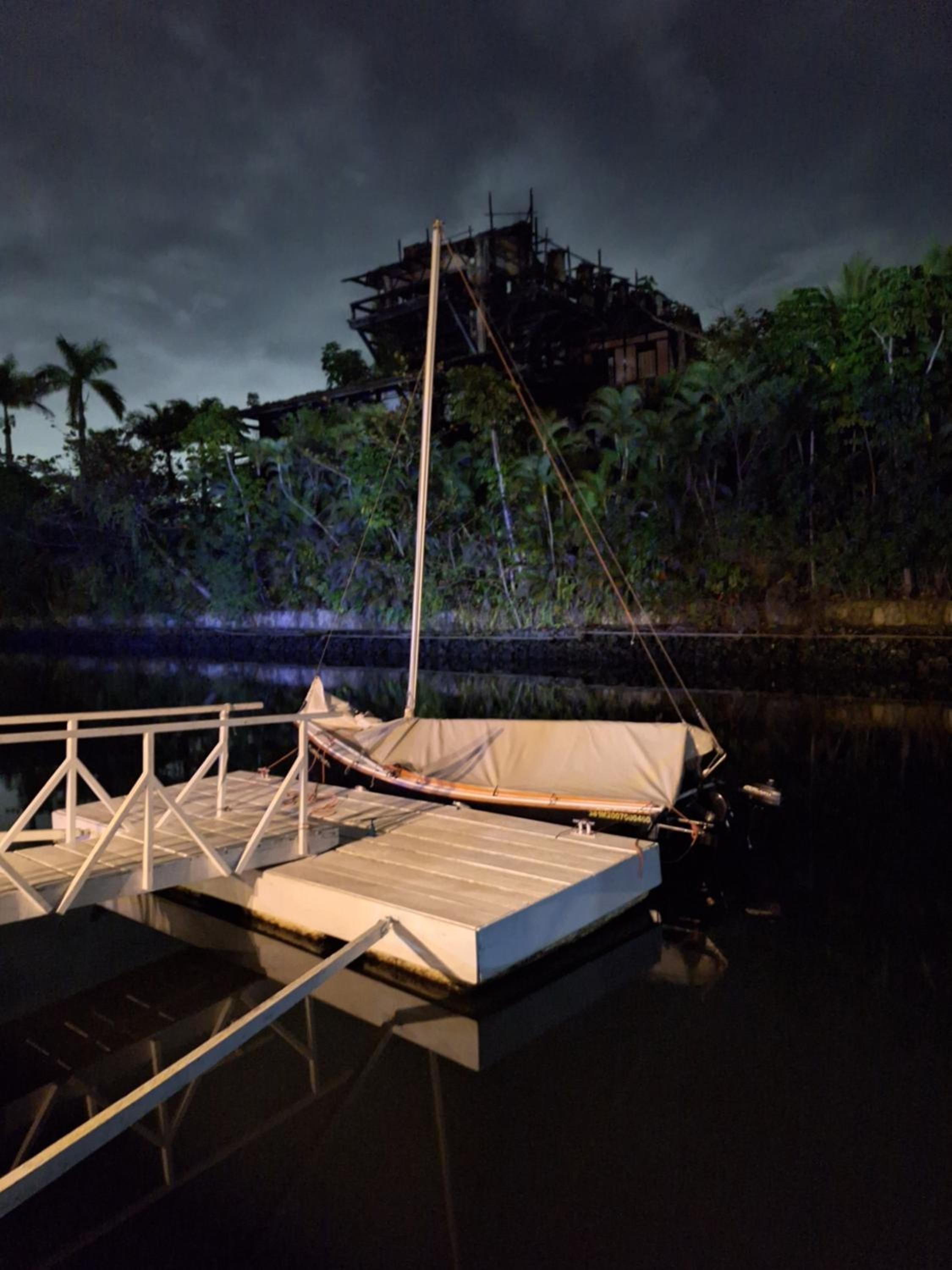 Casa na Marina com piscina churrasqueira e píer