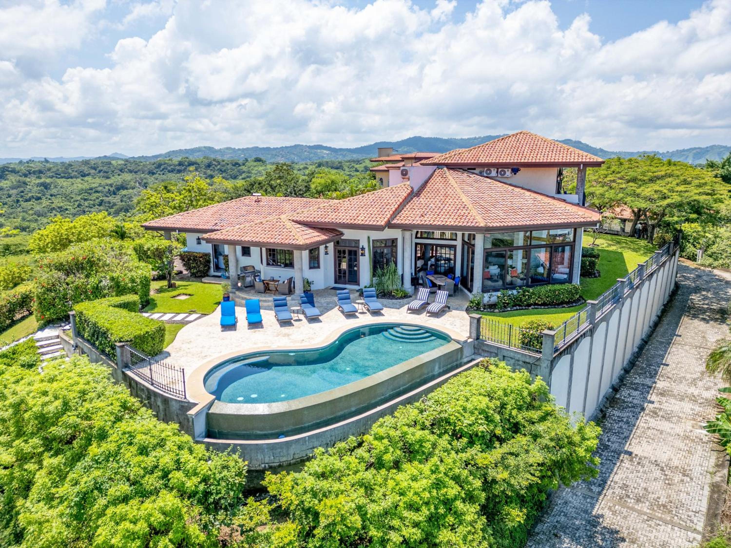 Casa Cole Top-of-the-World Villa w Pool Views