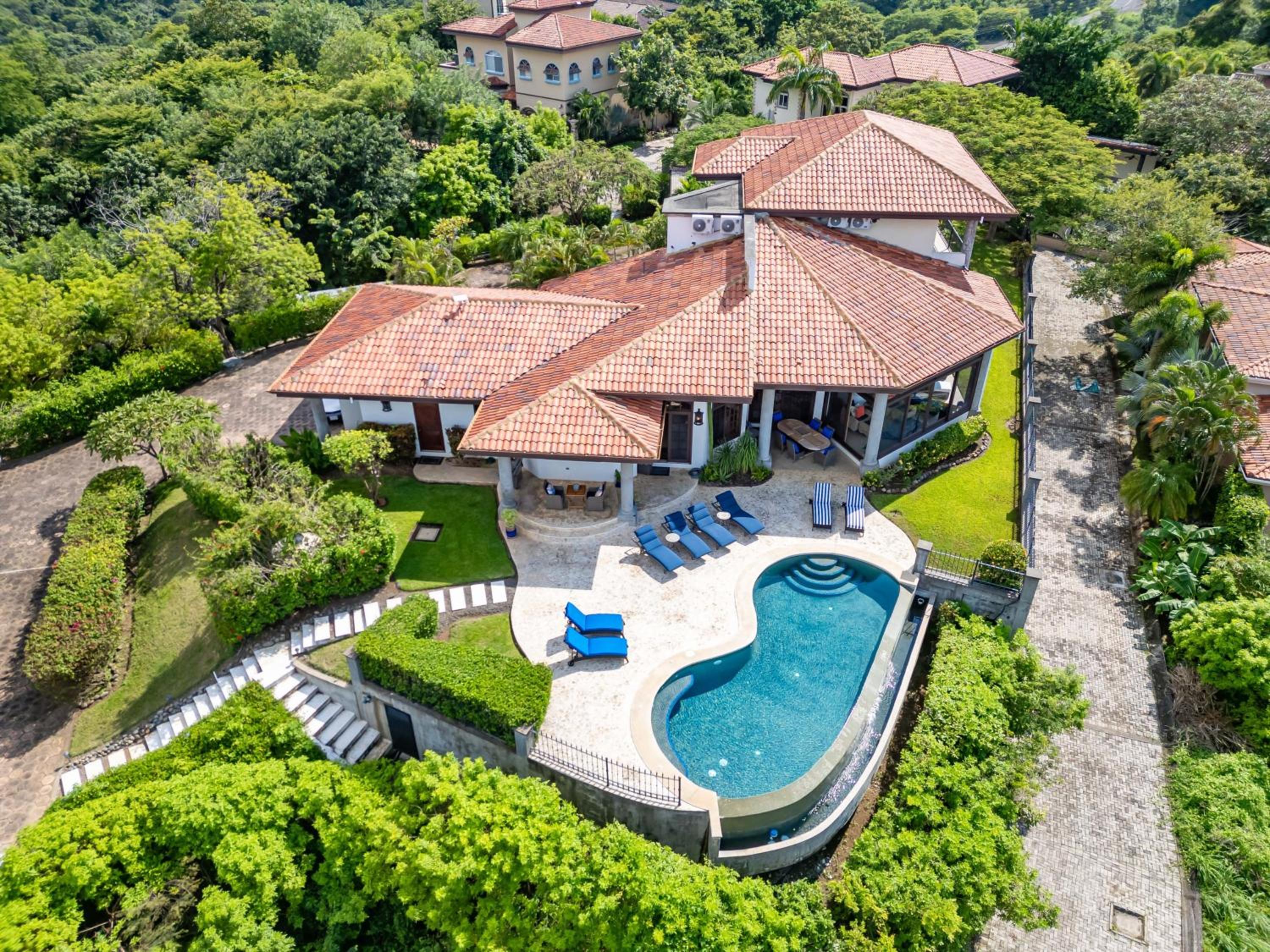 Casa Cole Top-of-the-World Villa w Pool Views