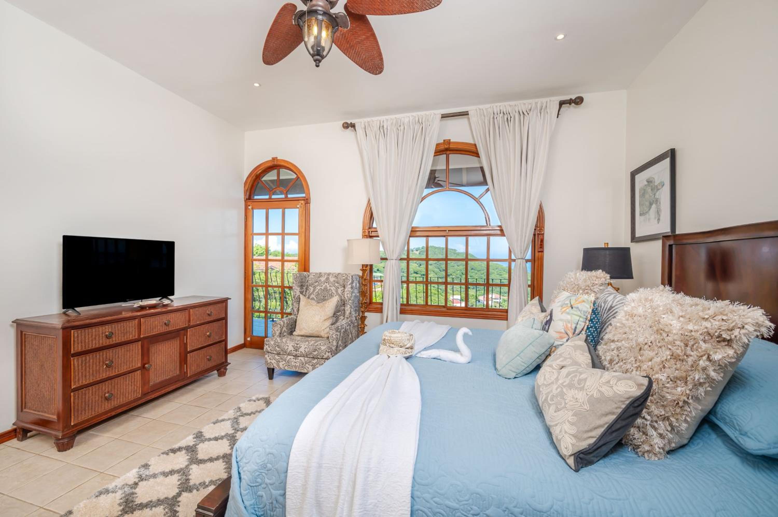 Casa Cole Top-of-the-World Villa w Pool Views