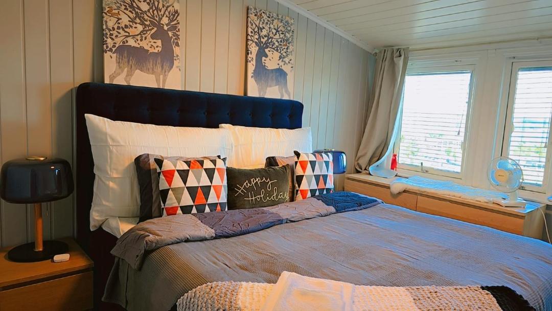 Room In Handsome Haven House view 3