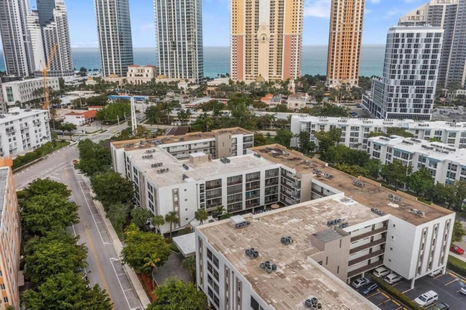 Le Cartier Apartments Sunny Isles view 4