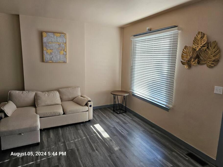 Tiny Bungalow in Everett! view 4