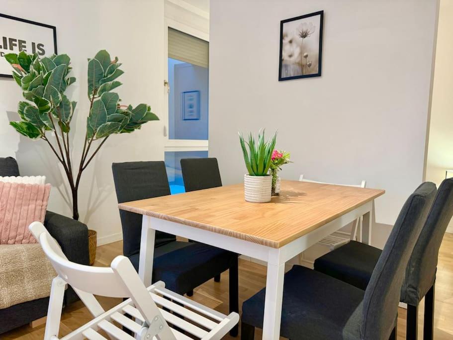 Moderne Wohnung mit Balkon - Nähe Shopping City Süd