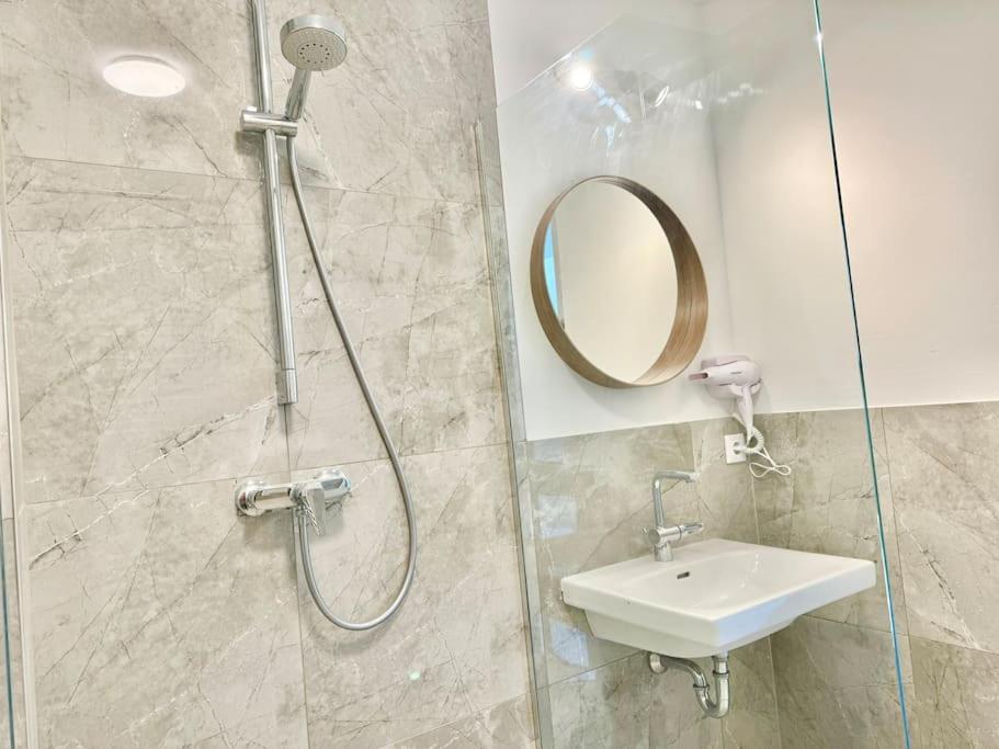 Moderne Wohnung mit Balkon - Nähe Shopping City Süd