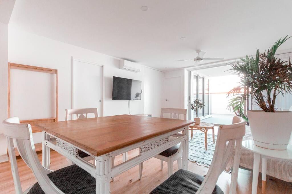 Newly built 2 Bedroom 2 Bathroom Pet Friendly Escape Sleeps 5