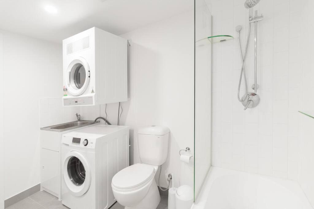 Newly built 2 Bedroom 2 Bathroom Pet Friendly Escape Sleeps 5