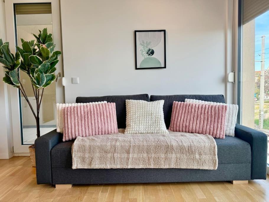 Moderne Stillvolle Wohnung mit Terrasse