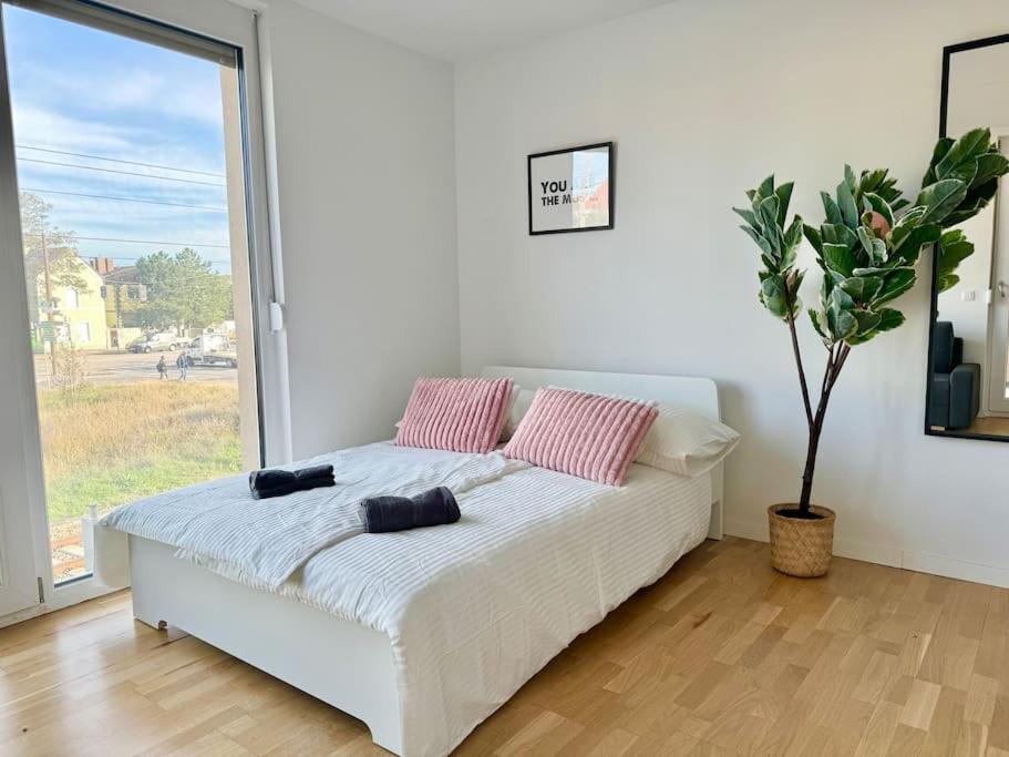 Moderne Stillvolle Wohnung mit Terrasse