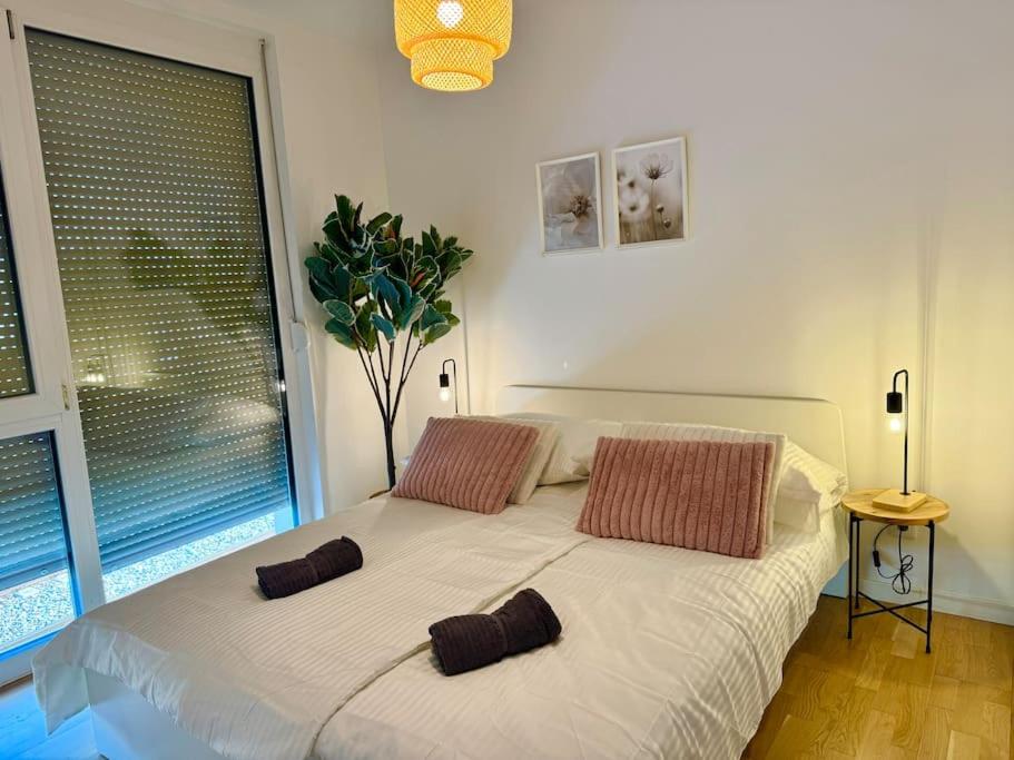 Moderne Stillvolle Wohnung mit Terrasse
