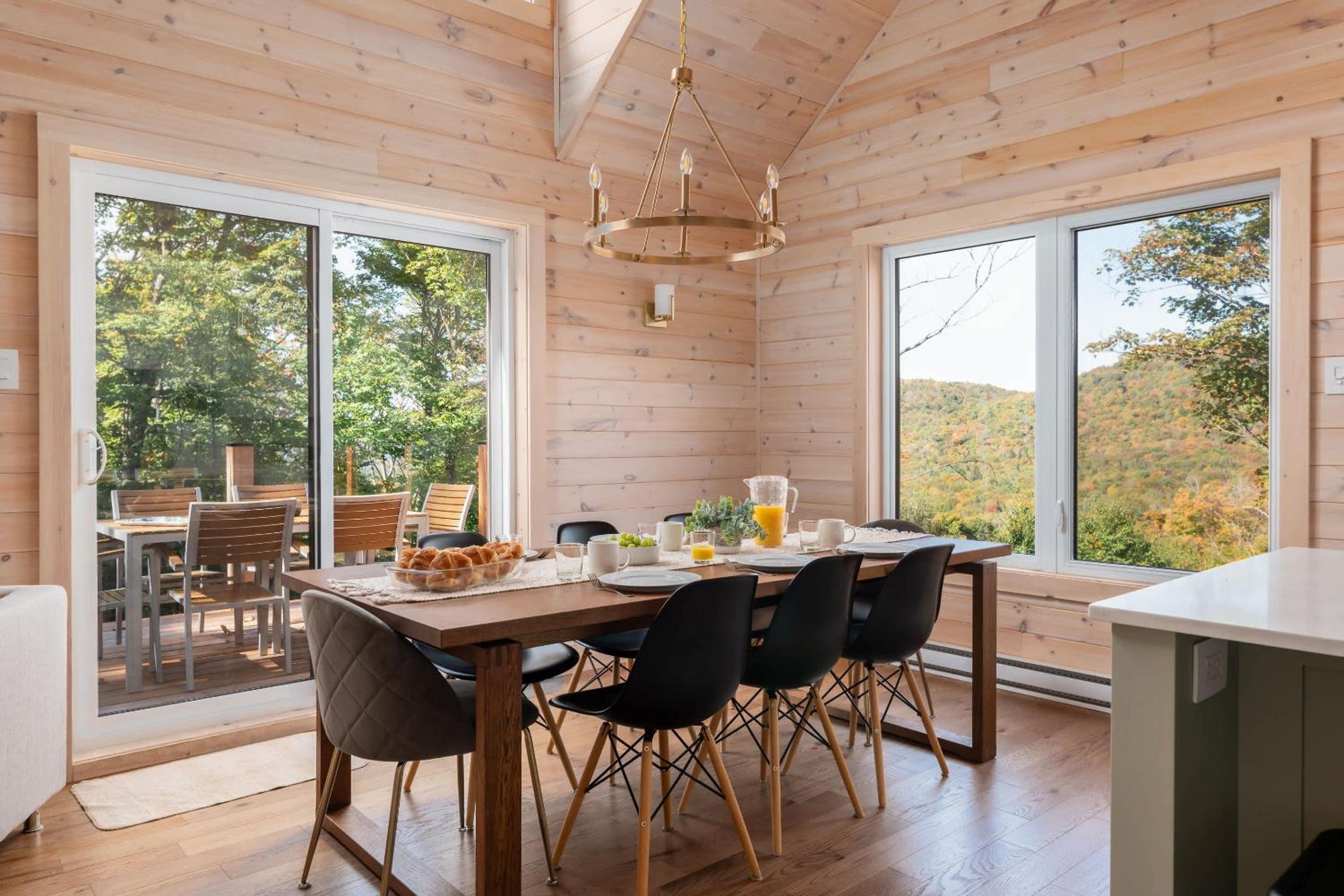 Le Montagnia escape to Tremblant with hot tub