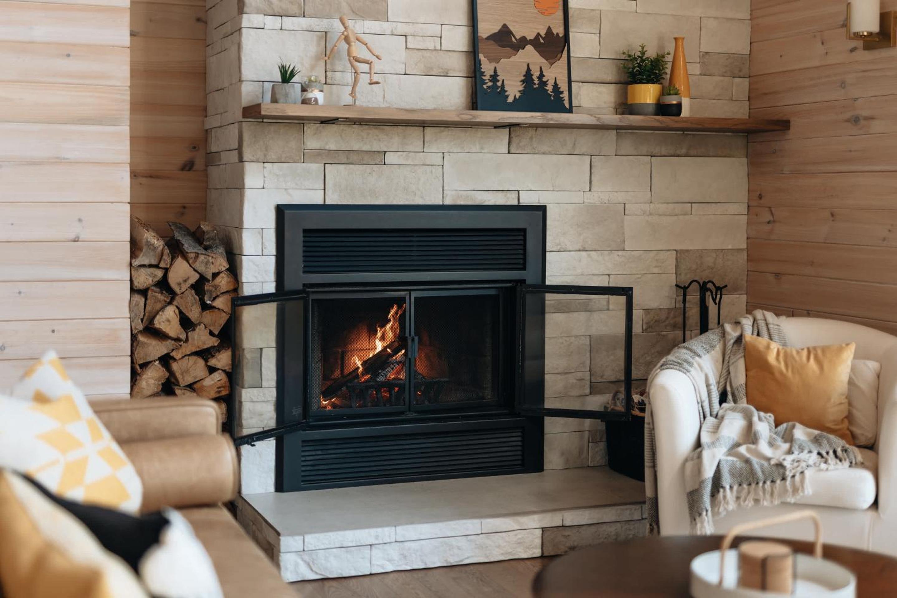 Le Montagnia escape to Tremblant with hot tub