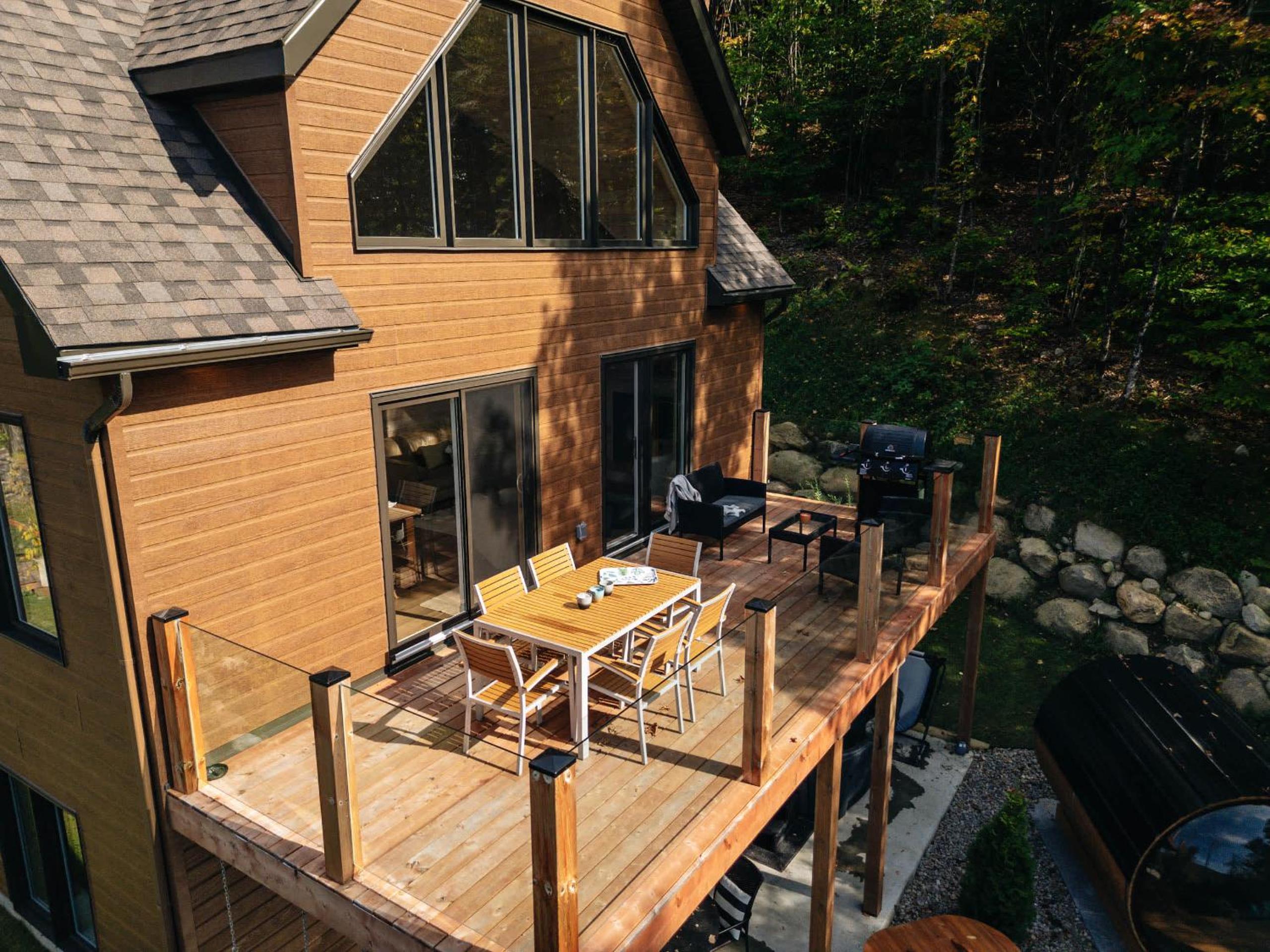 Le Montagnia escape to Tremblant with hot tub