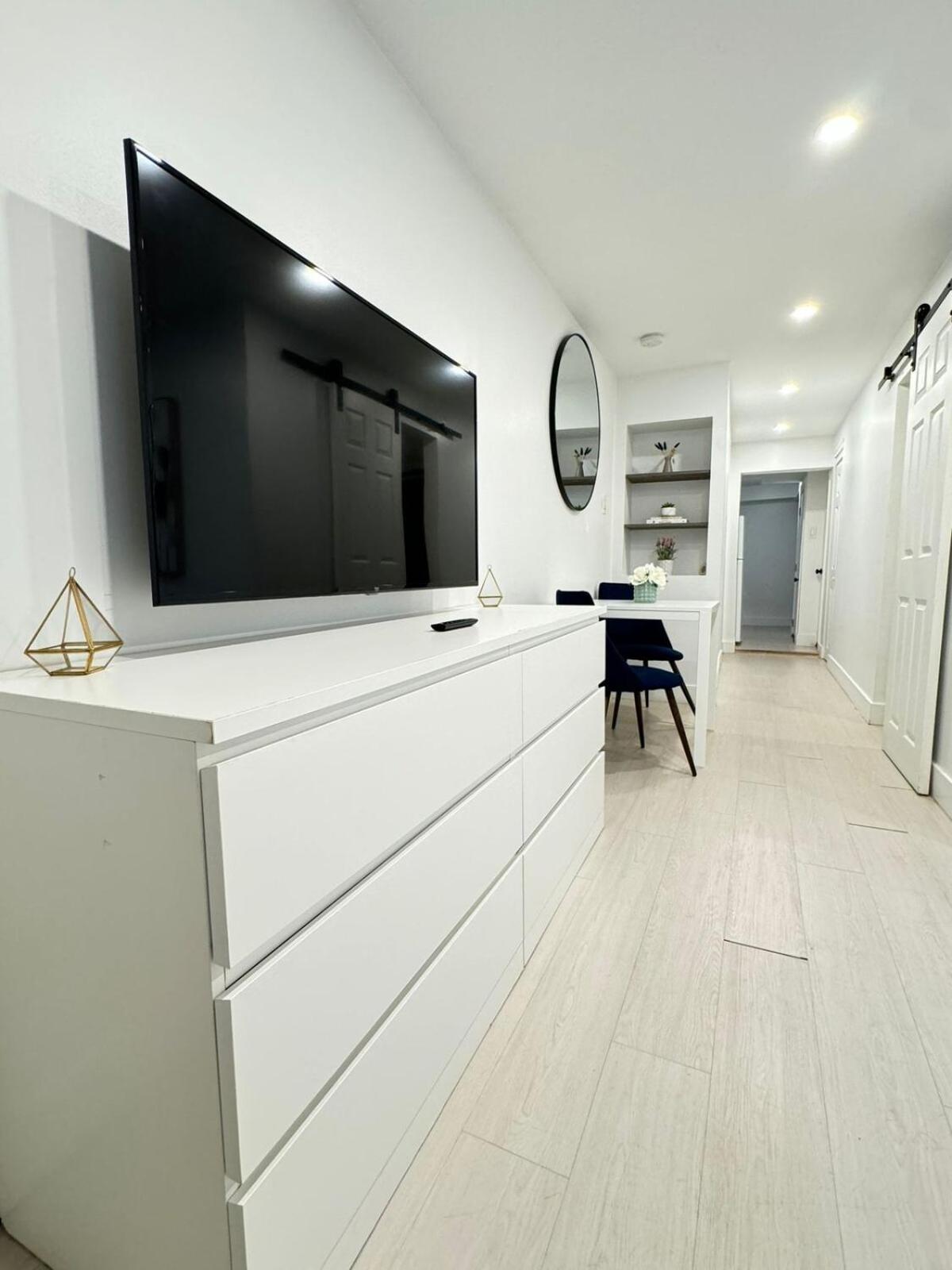 Chic Ossington Hideaway Cozy Basement Retreat