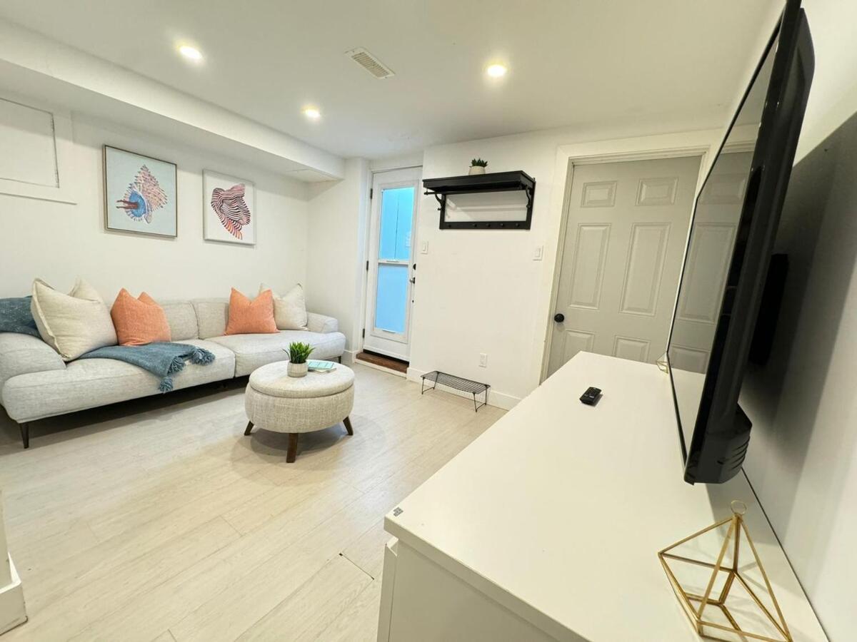 Chic Ossington Hideaway Cozy Basement Retreat