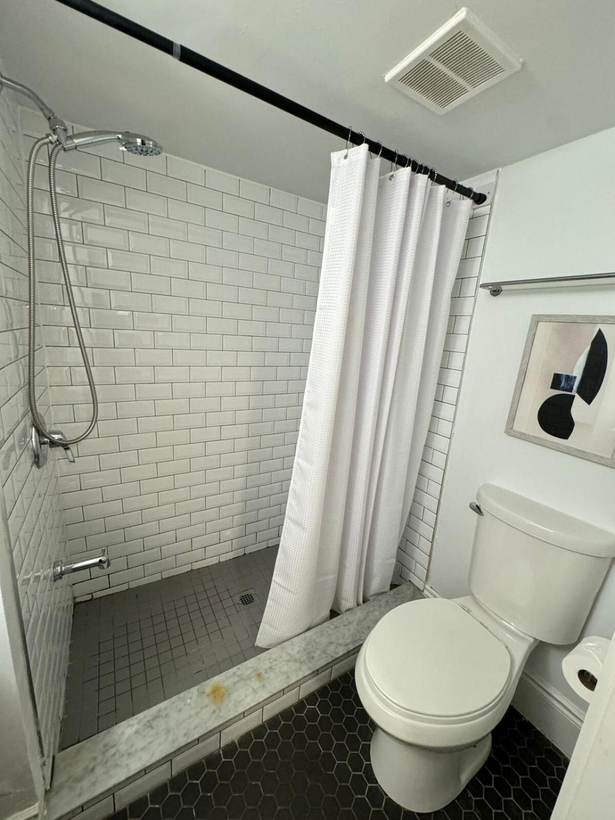 Chic Ossington Hideaway Cozy Basement Retreat