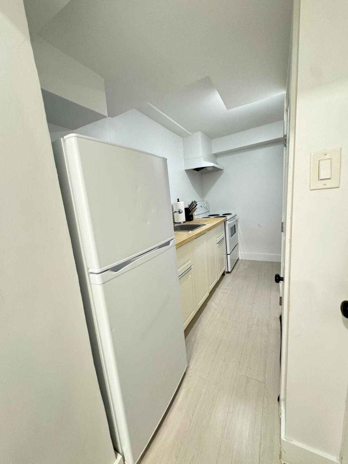 Chic Ossington Hideaway Cozy Basement Retreat
