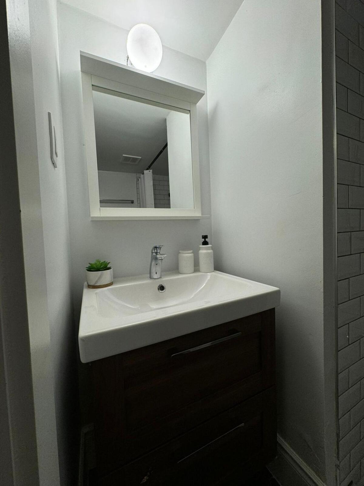 Chic Ossington Hideaway Cozy Basement Retreat