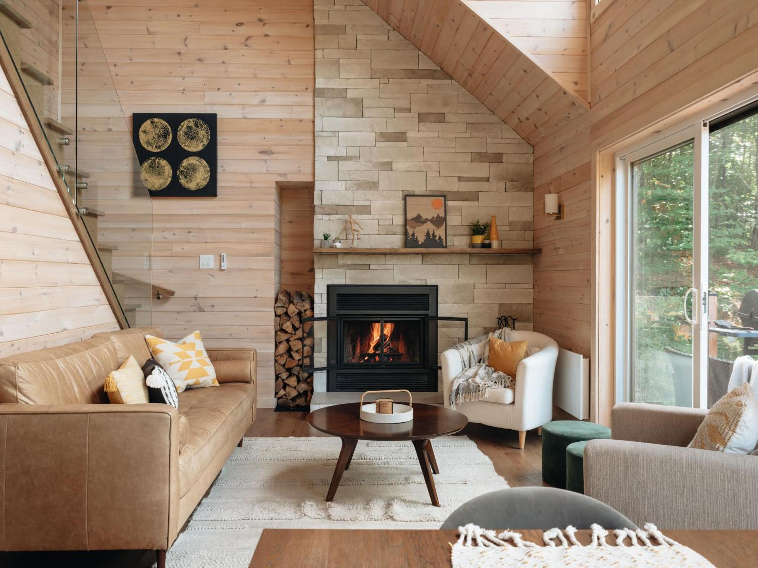 Le Montagnia escape to Tremblant with hot tub