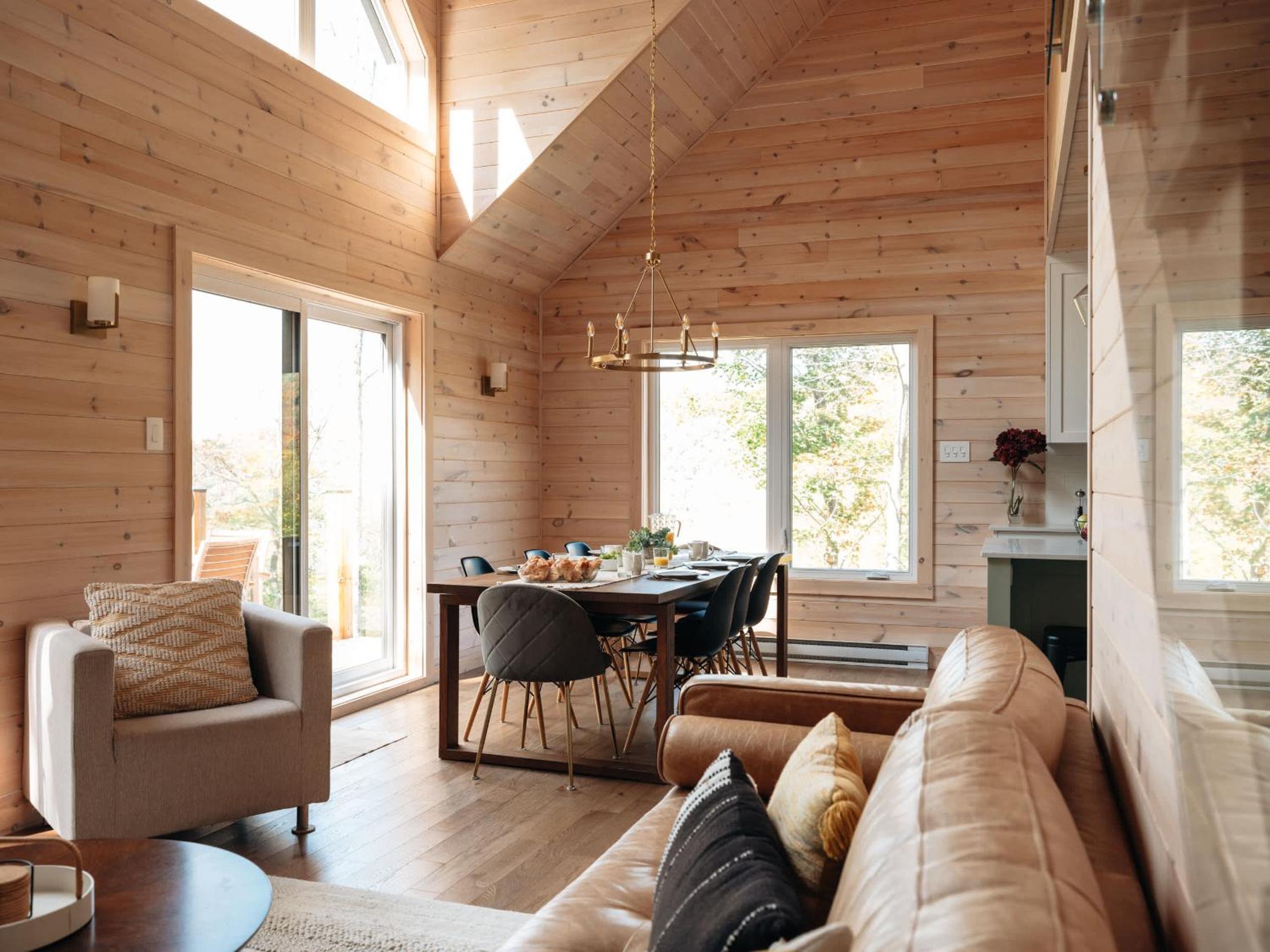 Le Montagnia escape to Tremblant with hot tub