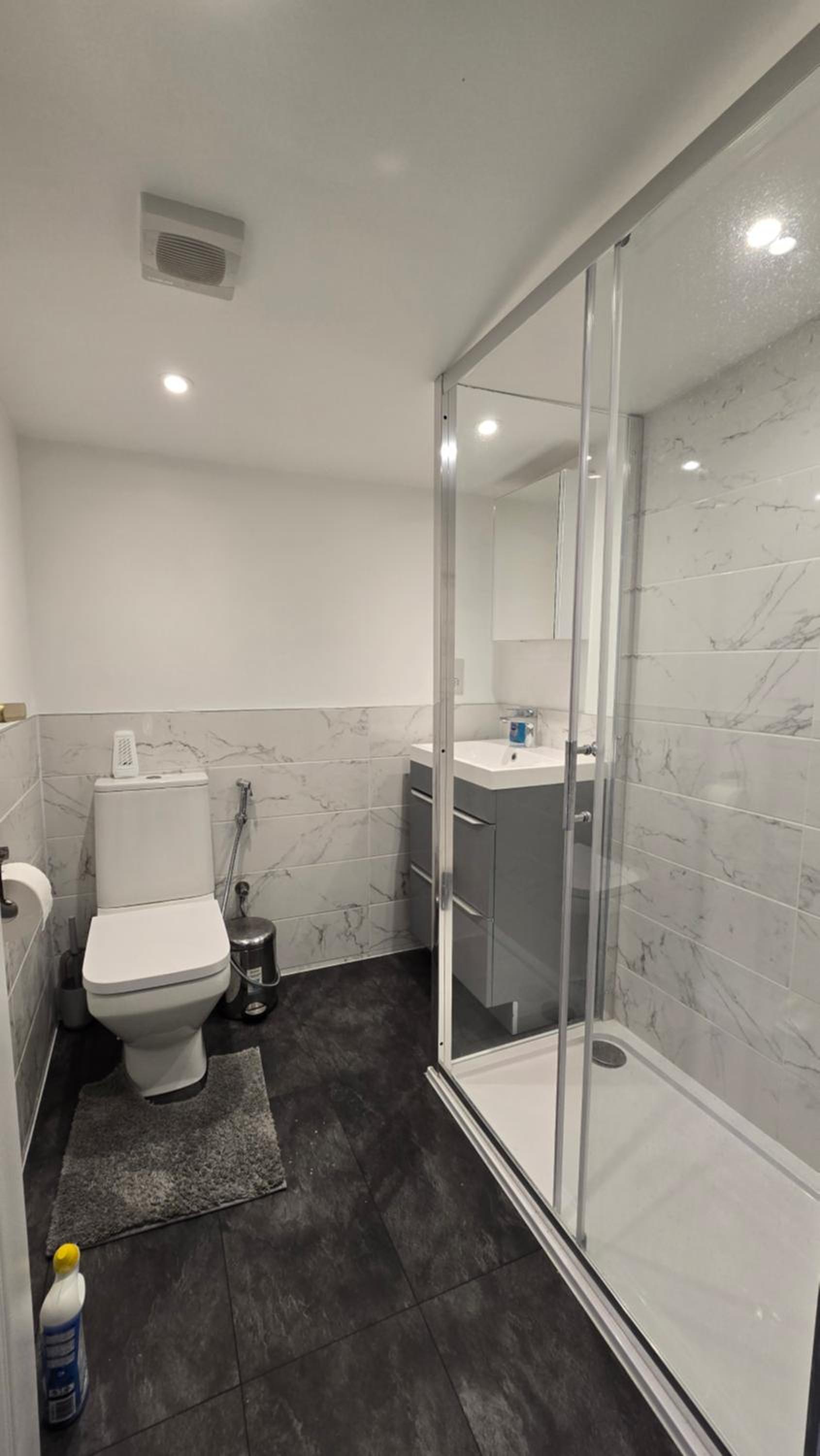 Charming 4 Bed independent house with 2 Bathrooms view 2