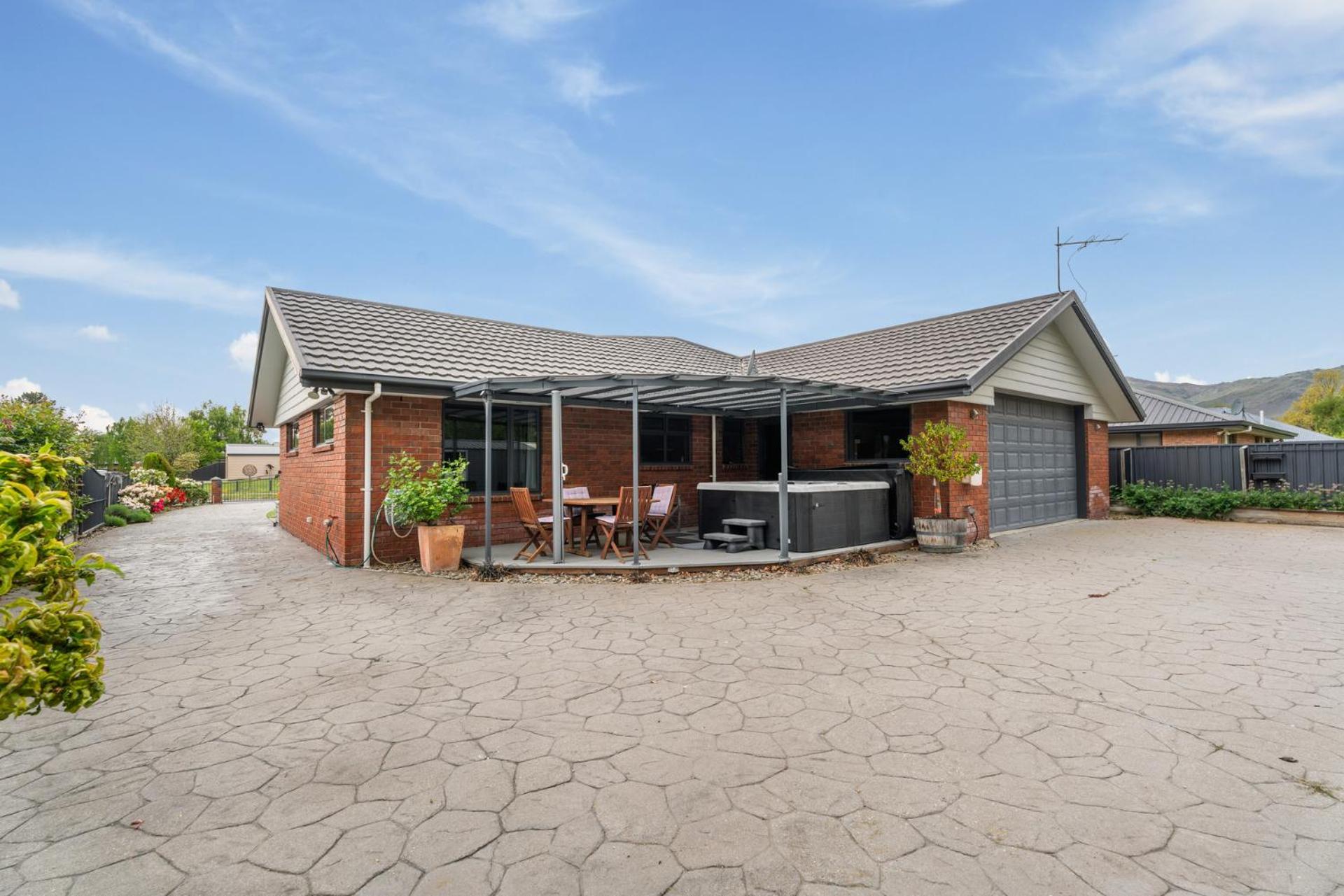 Greenways Escape - Cromwell Holiday Home view 2