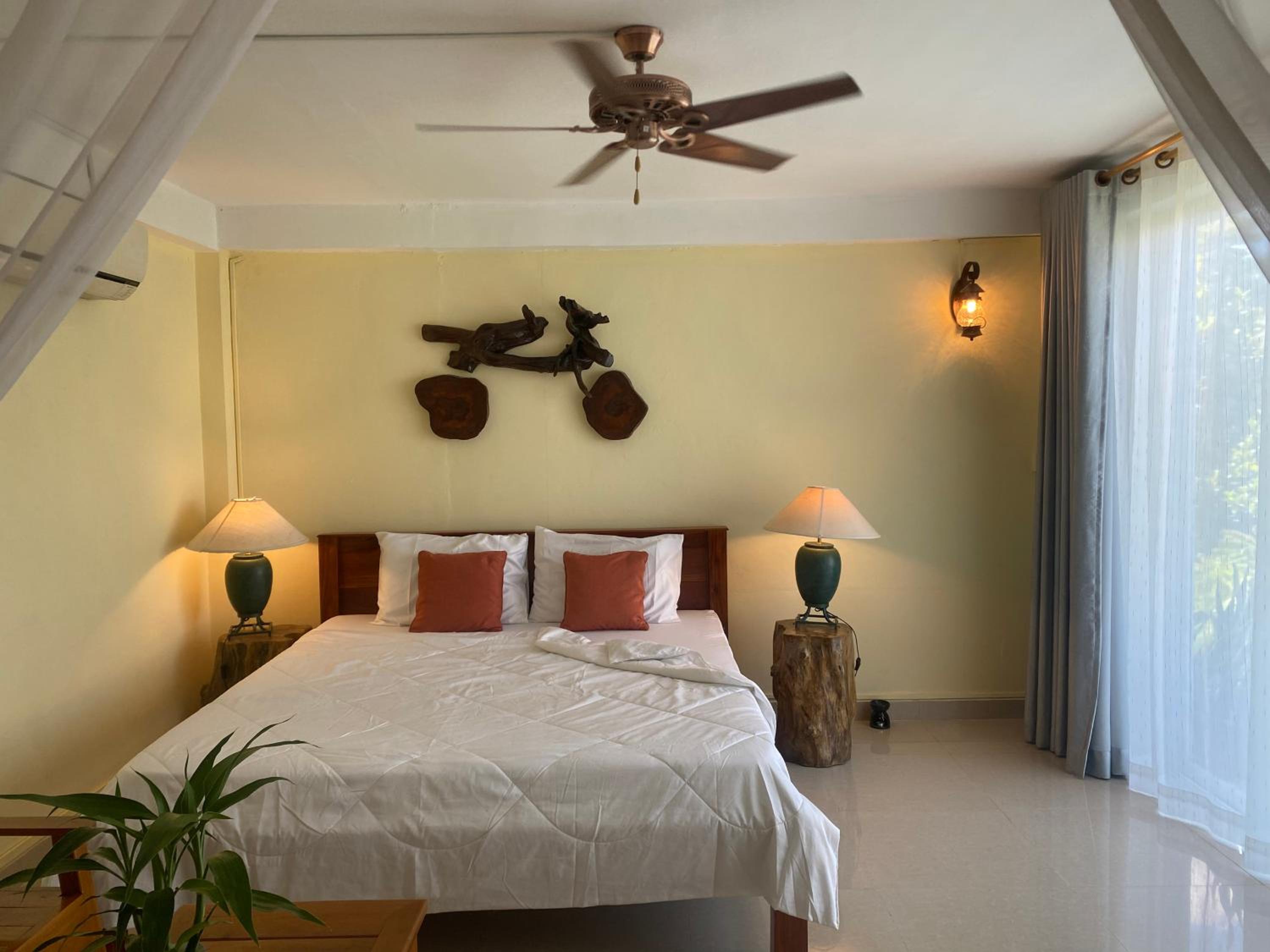 Homestay Yellow Natural House