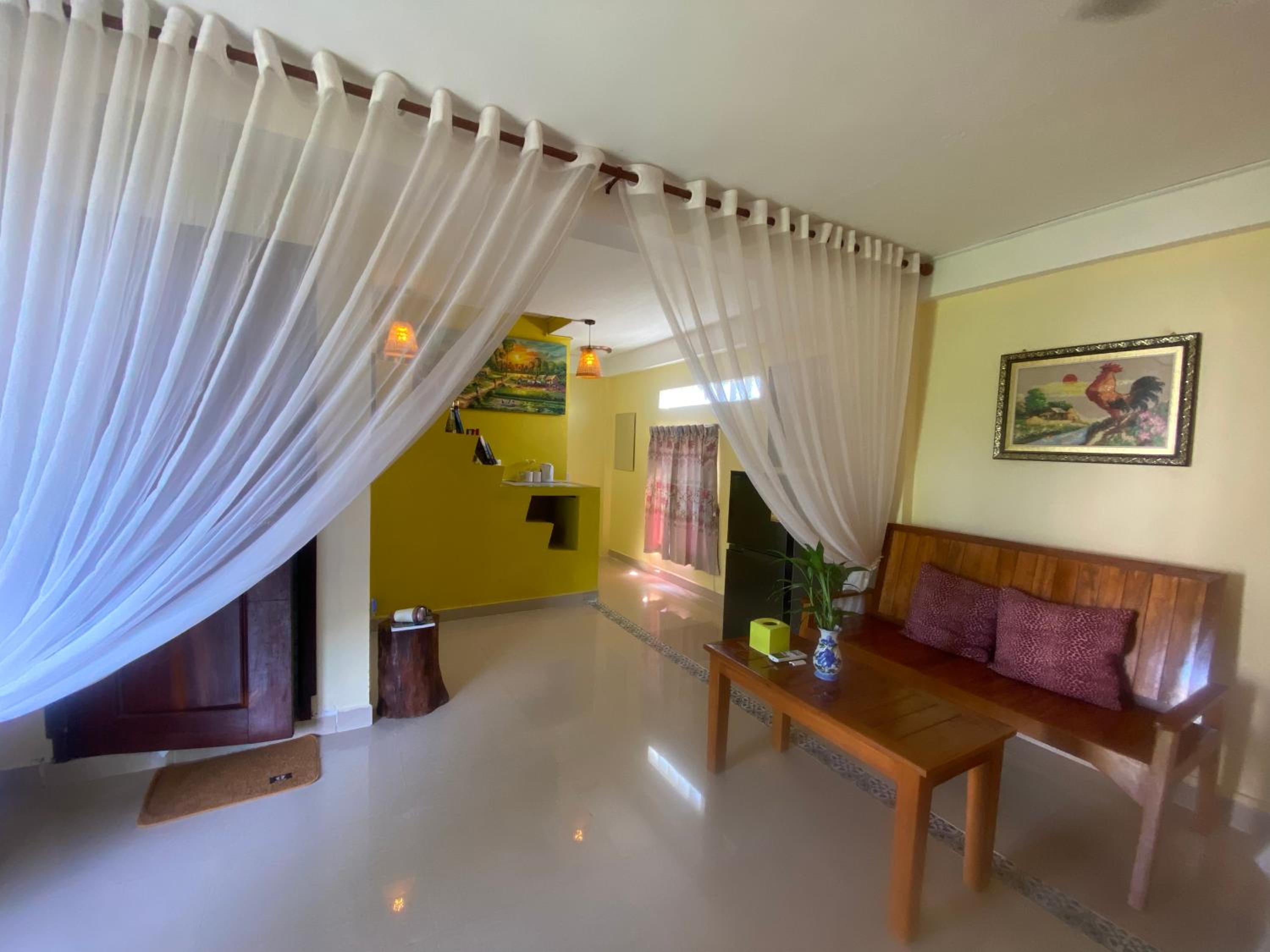 Homestay Yellow Natural House
