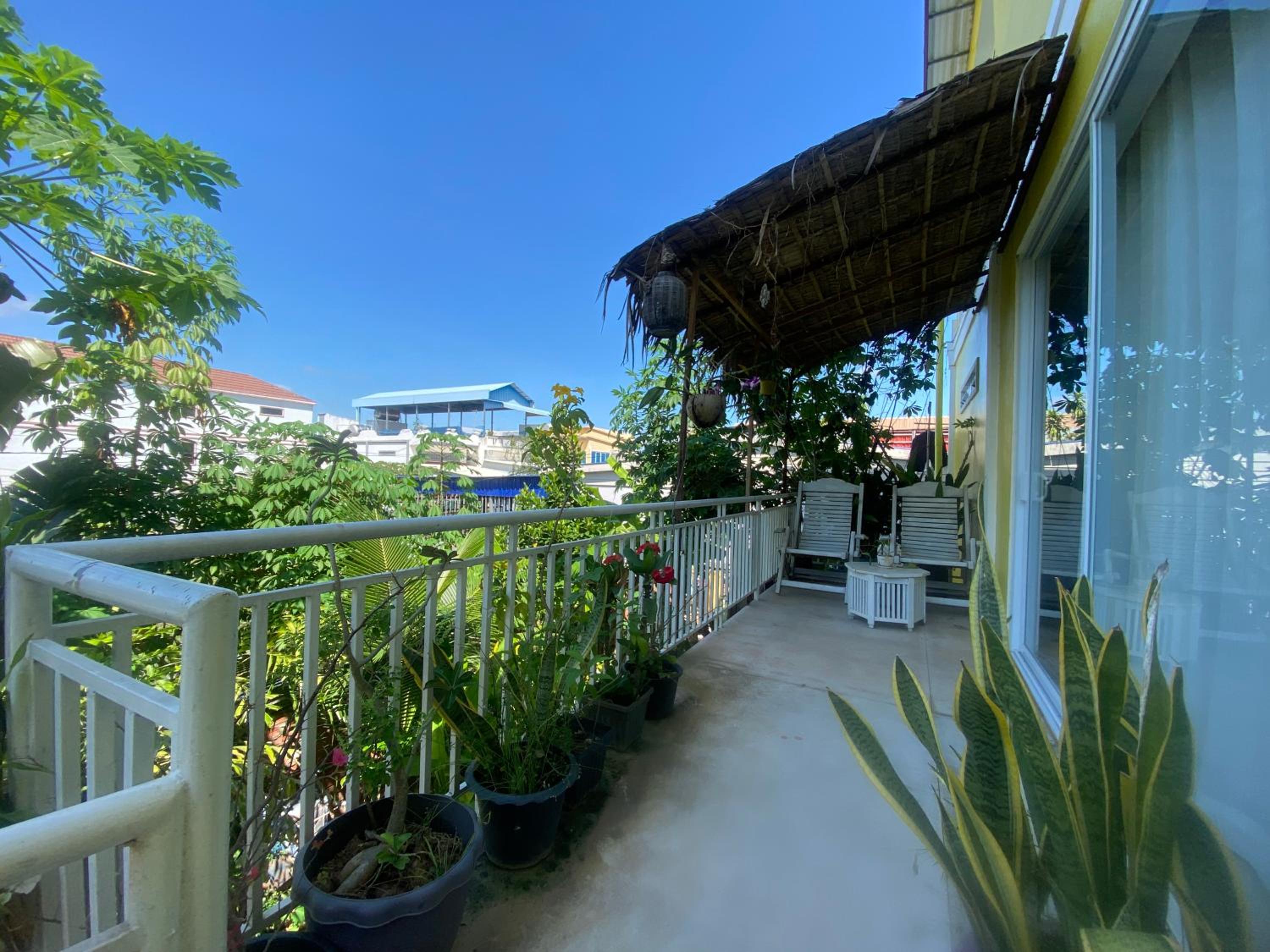 Homestay Yellow Natural House