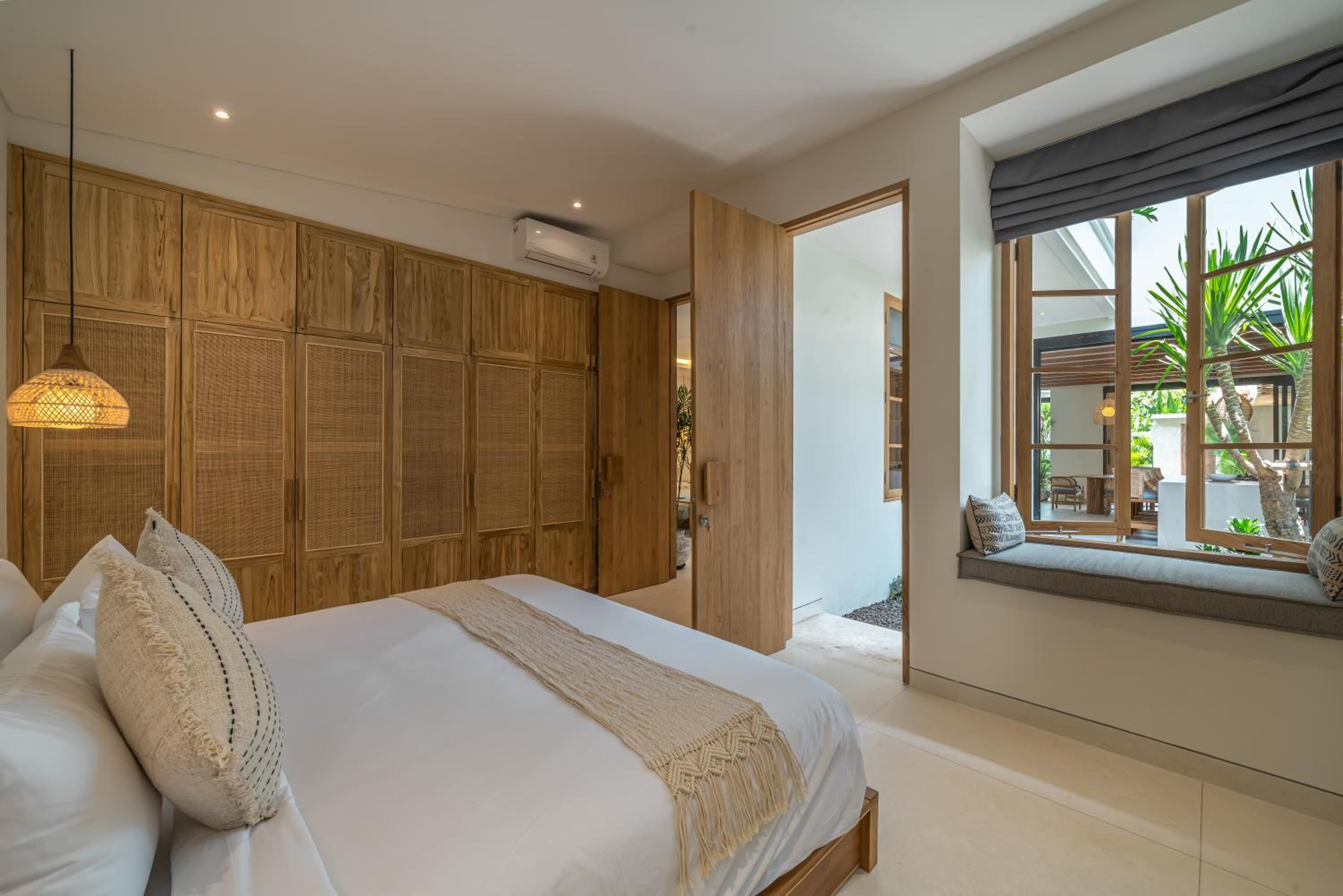 Casa Kameelya - Modern Tropical 4BR Villa in Central Canggu view 4