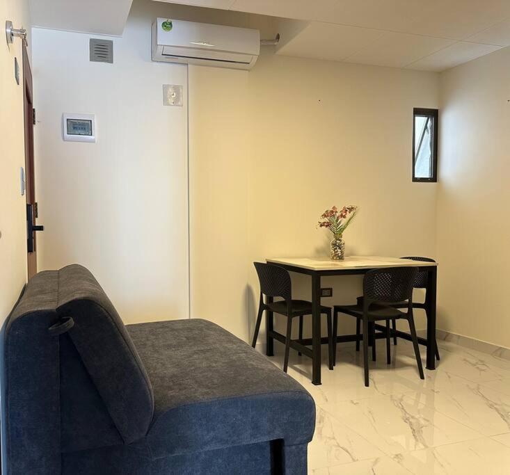 A1- Centrico departamento en Edif Alfas cambio paralelo