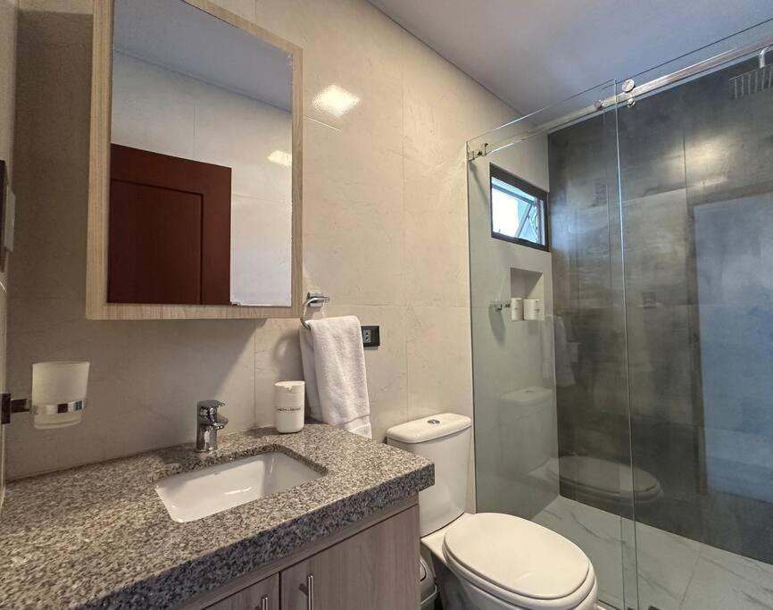 A1- Centrico departamento en Edif Alfas cambio paralelo