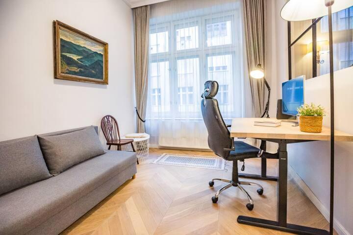 Elegant Oasis in Budapest Downtown view 2