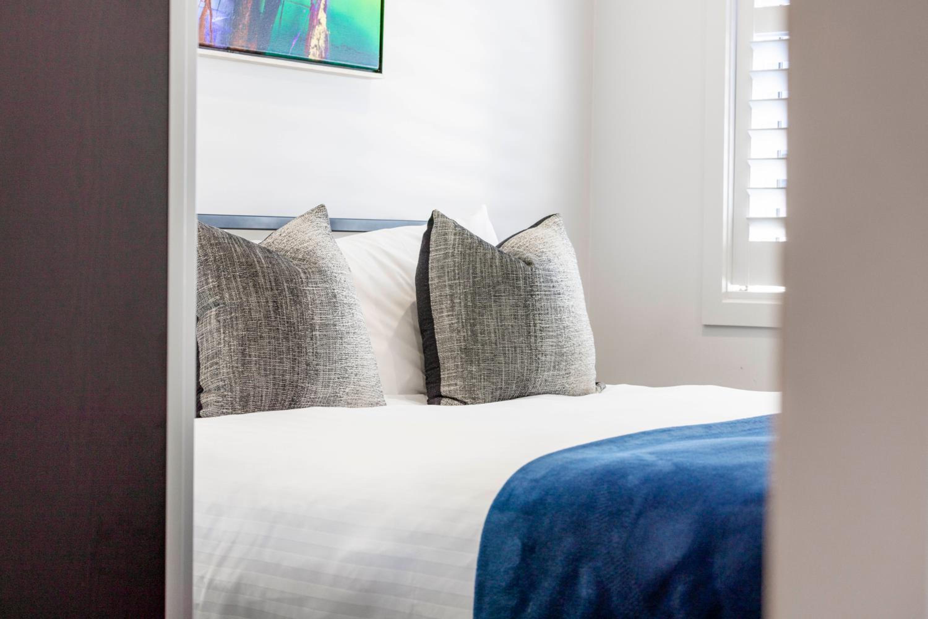 Jindy Snowy Mountains Retreat