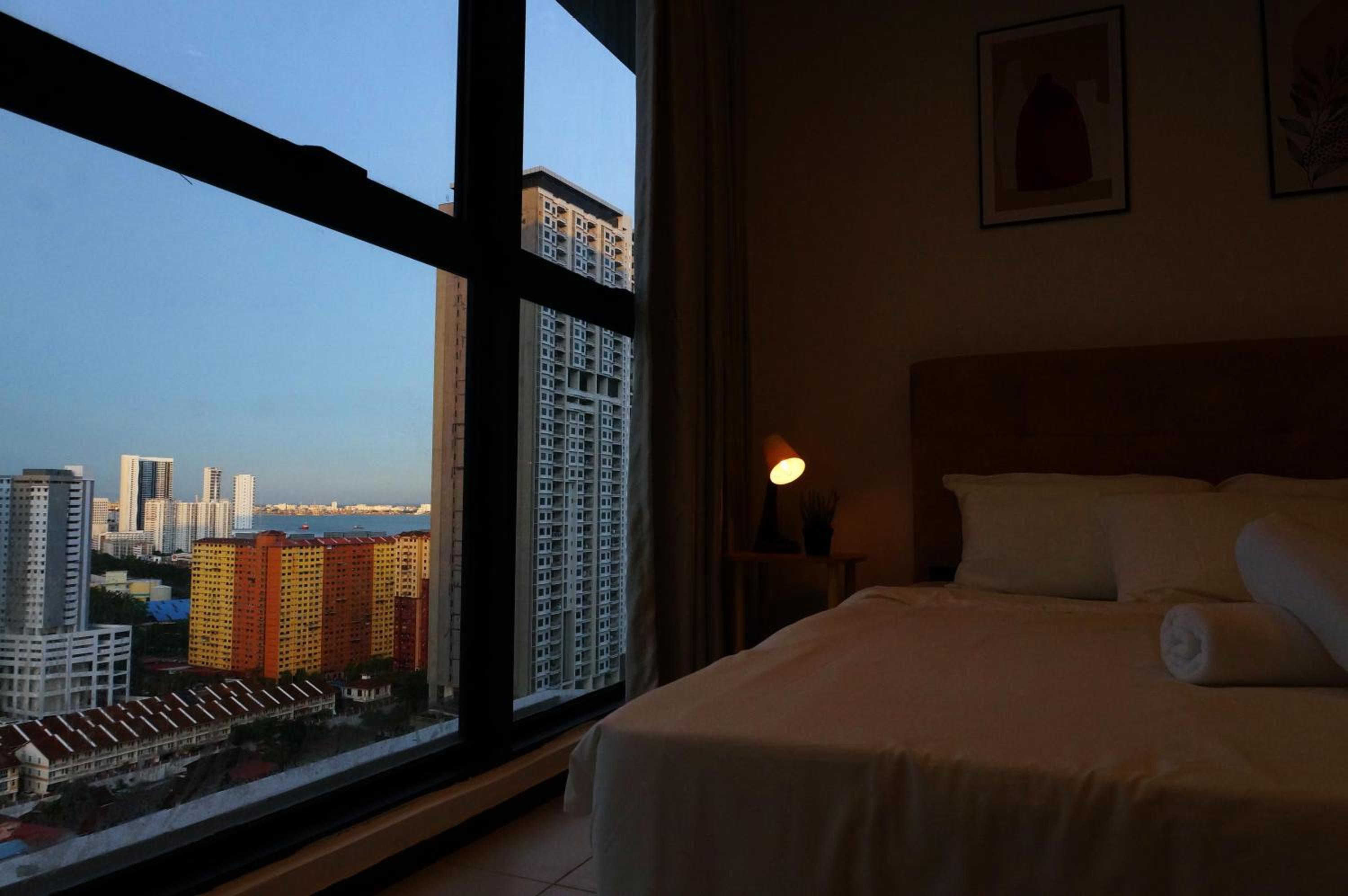 Urban Suites Infinity Pool 3BR 2Carparks 8pax photo 7