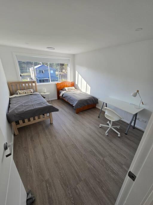 Luxury 5 Bedrooms 3 full Bathrooms home in centre of Rouse Hill