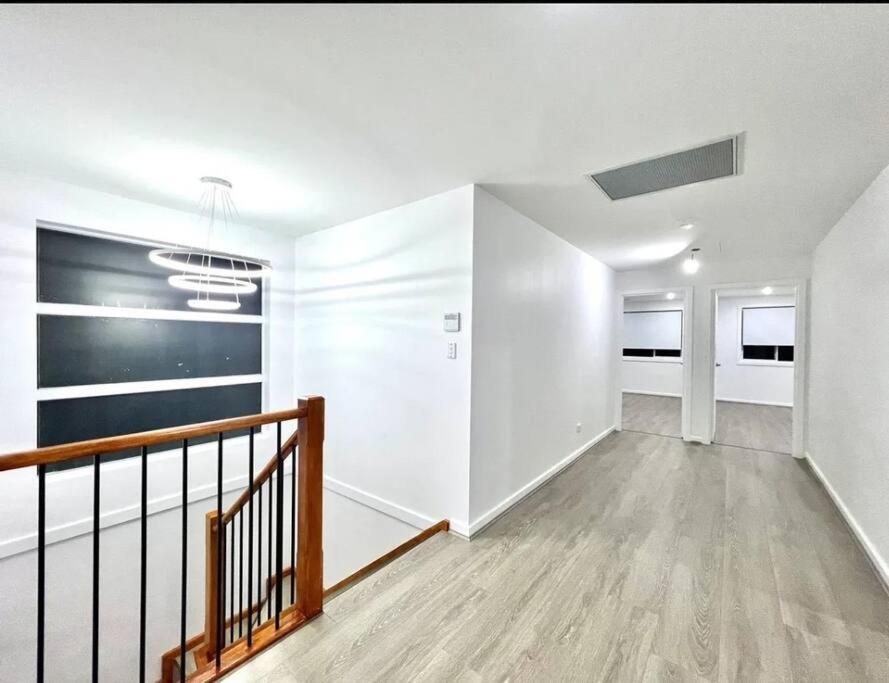 Luxury 5 Bedrooms 3 full Bathrooms home in centre of Rouse Hill