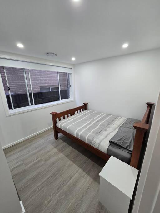 Luxury 5 Bedrooms 3 full Bathrooms home in centre of Rouse Hill