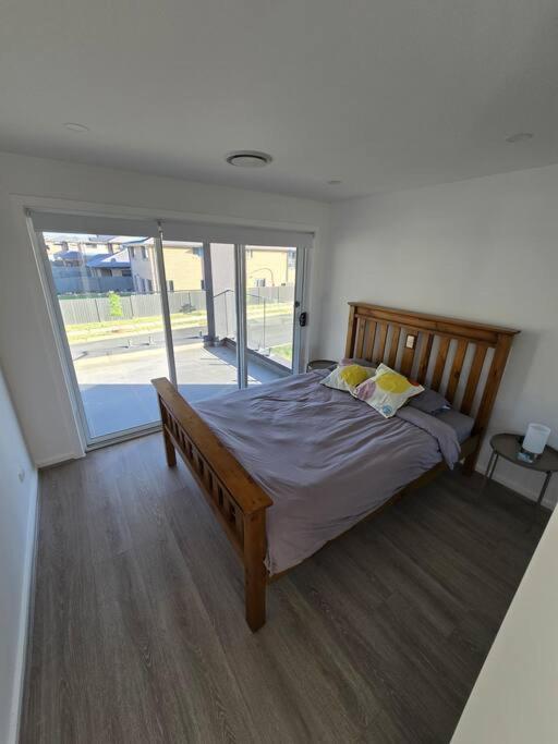 Luxury 5 Bedrooms 3 full Bathrooms home in centre of Rouse Hill